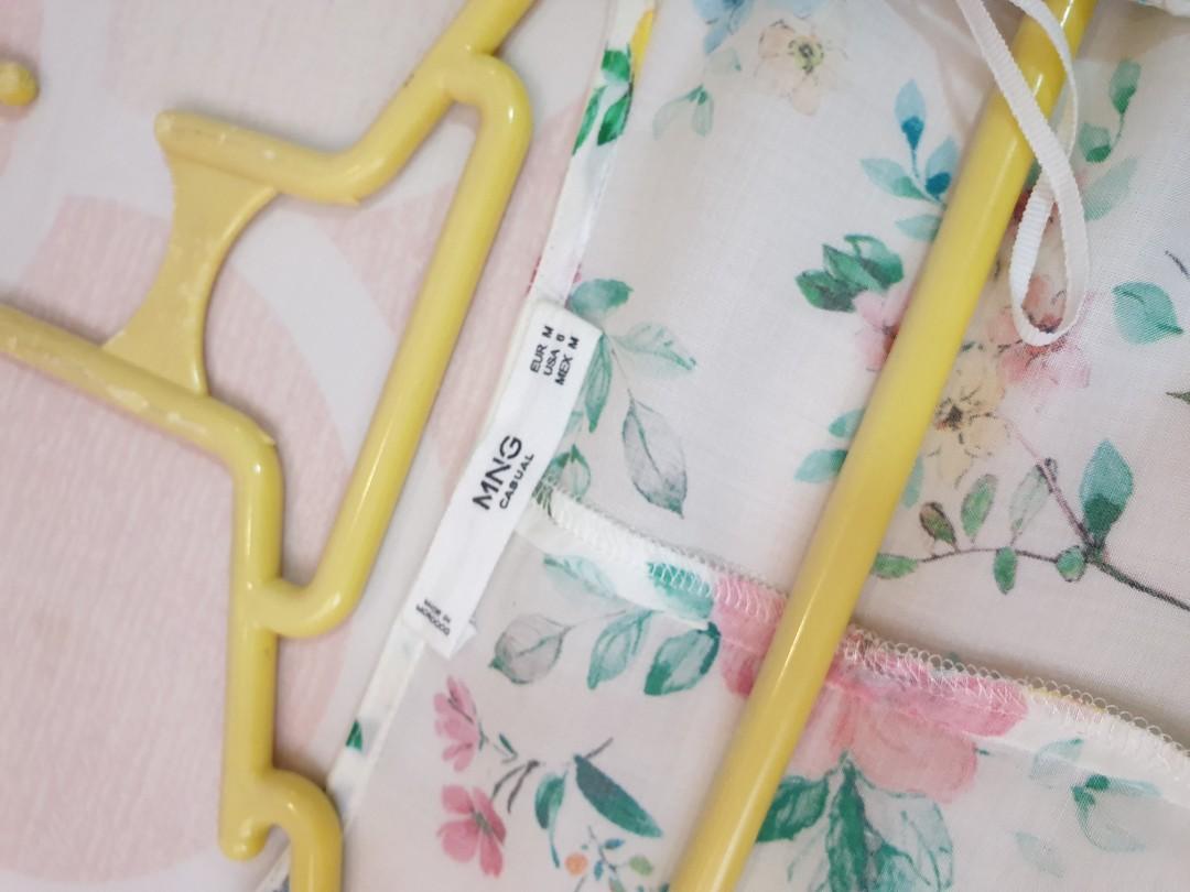Mango white floral dress (Category: Dresses) located in Las Pinas. Submitted by joygcheung (Listing ID 275381448, Image 3). Description: .
