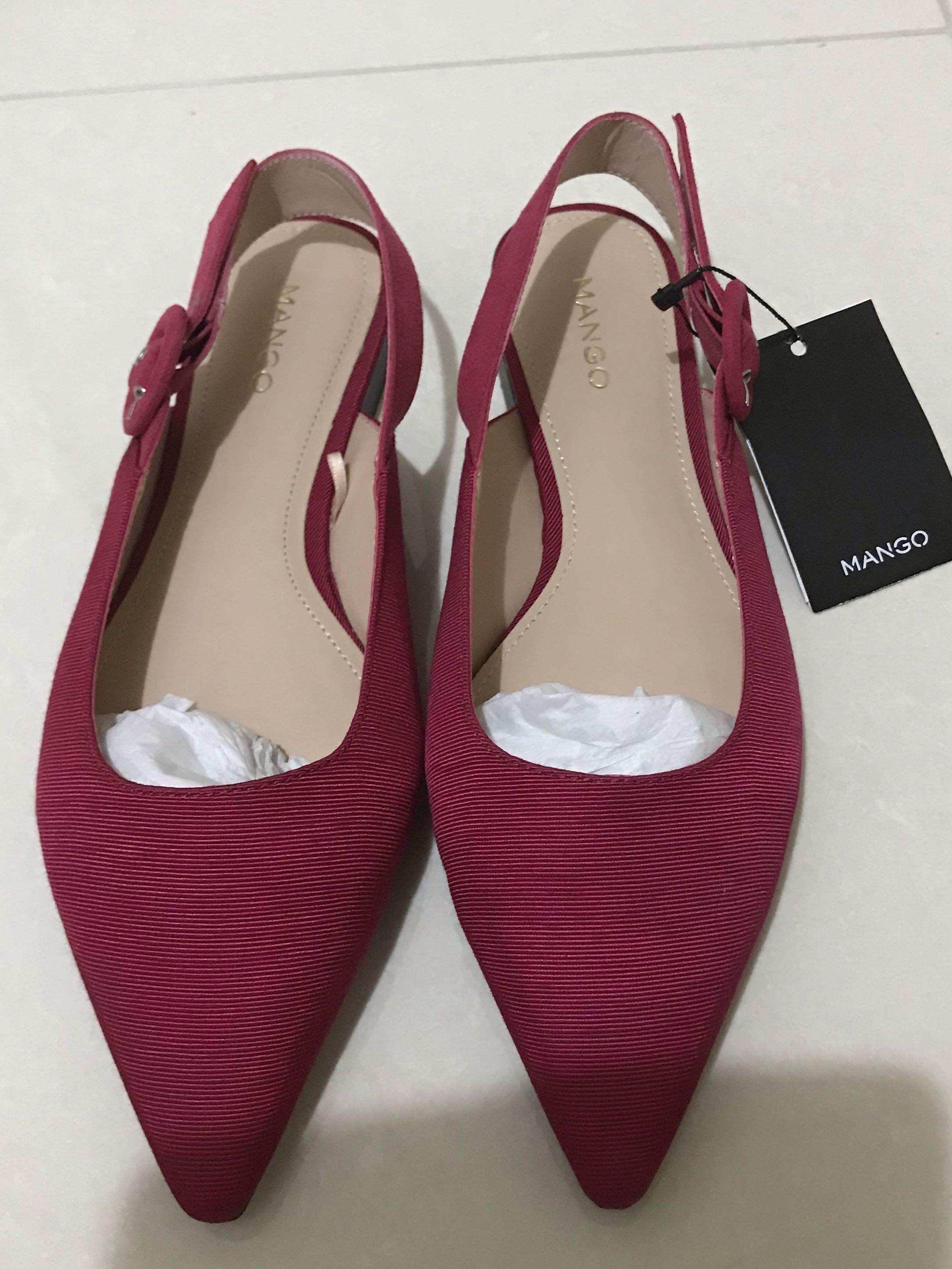 Maroon colour best sale sandals