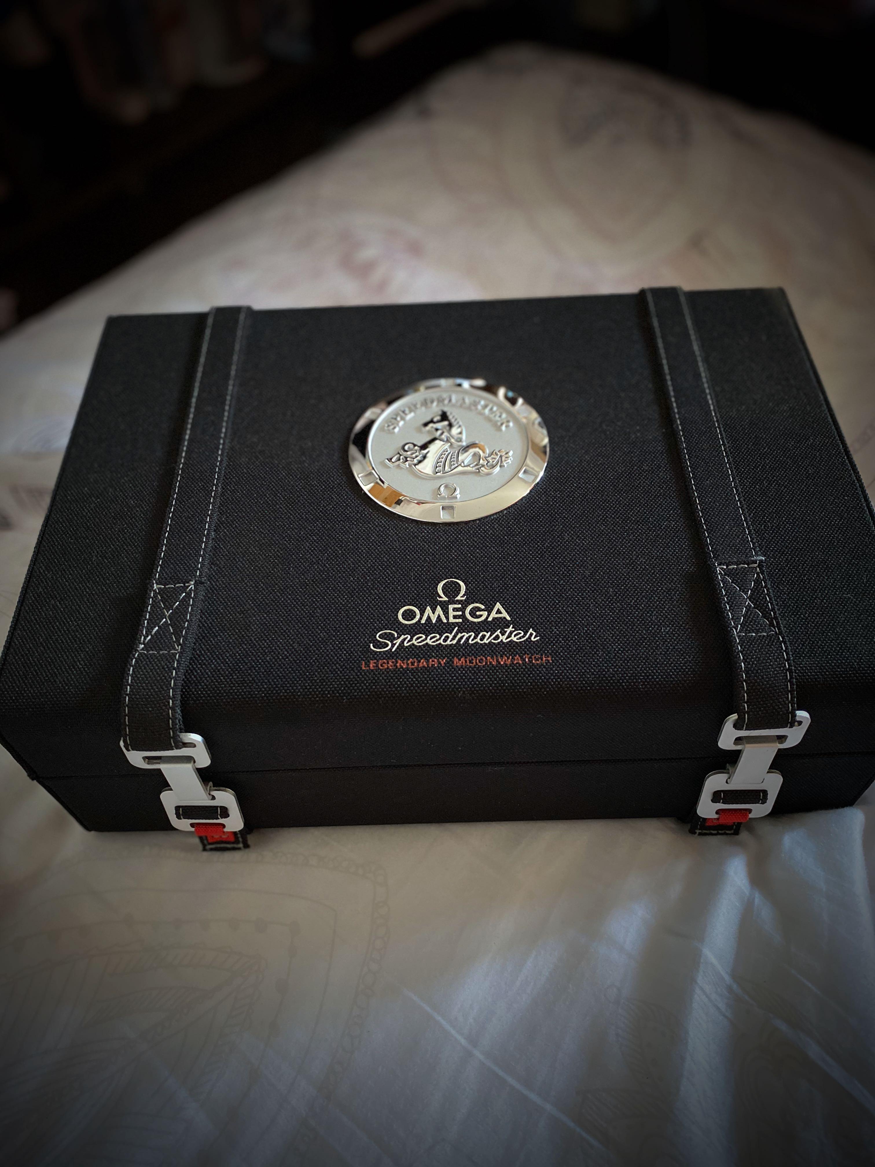 Omega Speedmaster Box