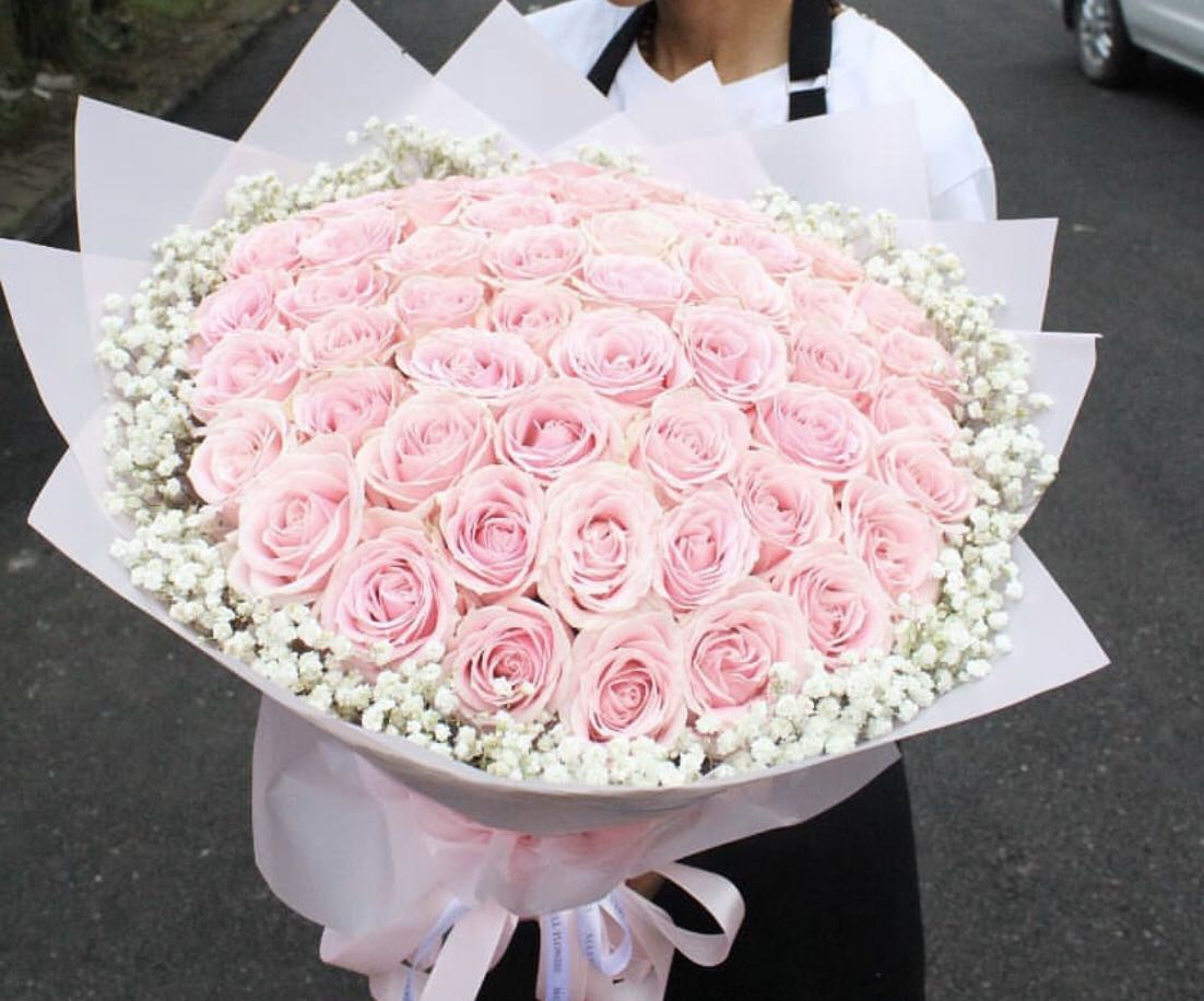 v'day flower bouquet, Hobbies & Toys, Stationery & Craft, Flowers