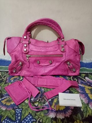 (Kategori: ) berada di . Dikirim oleh karin_po (ID iklan 275535345, Gambar 1). Deskripsi: .