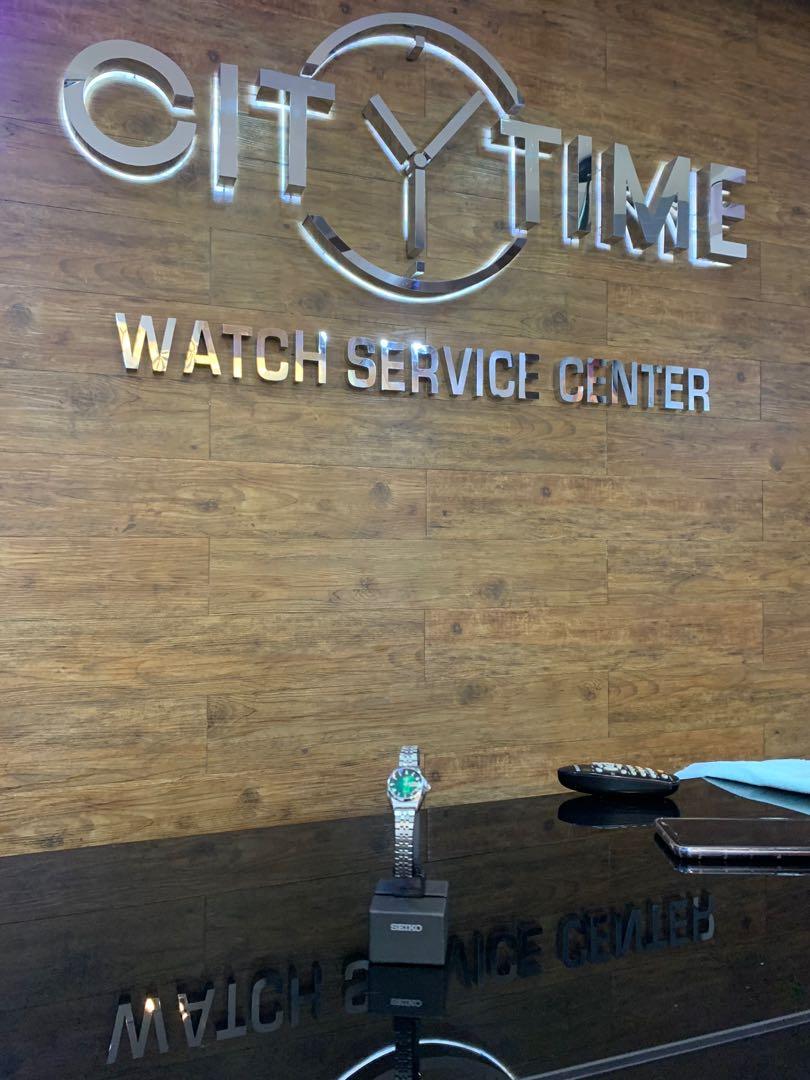Automatic Vintage Seiko watch (Category: Luxury Watches) located in San Fernando. Submitted by km_koleksyon (Listing ID 275482508, Image 2). Description: Vintage watch Automatic 21 Jewels edition Women watch Used in mint condition .