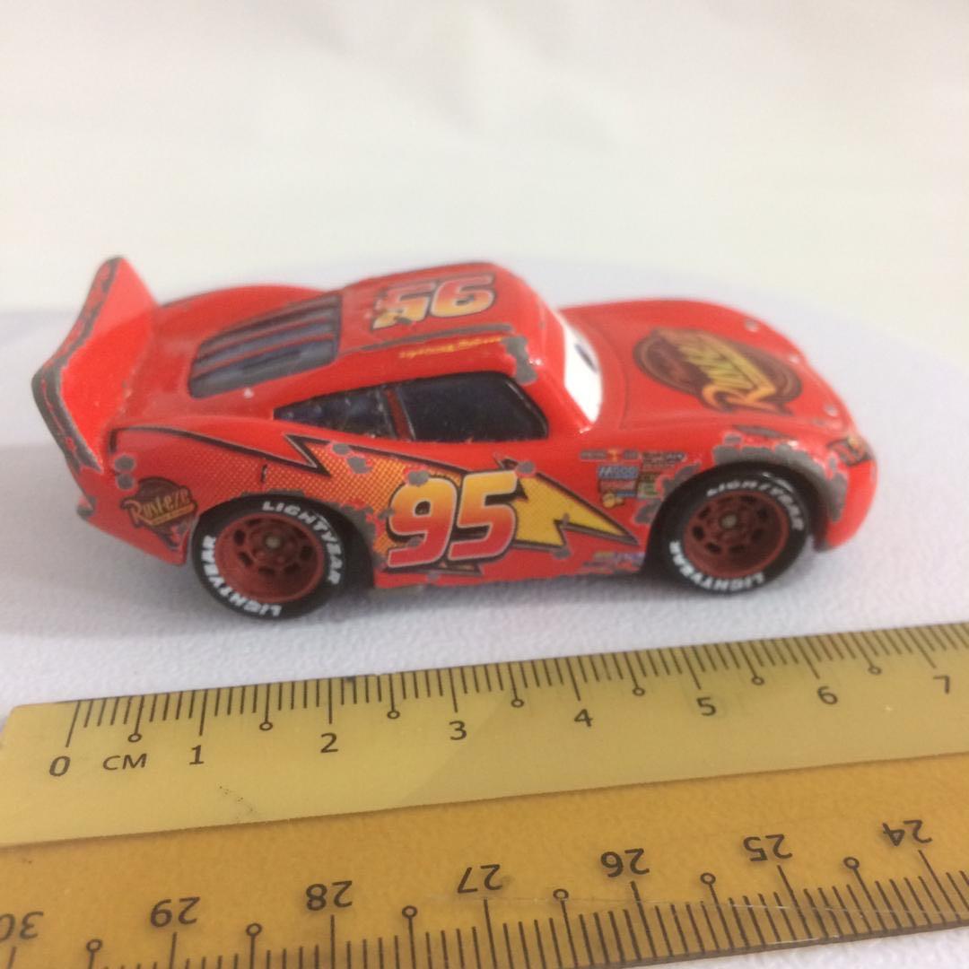 DISNEY PIXAR CARS 3 RUST-EZE RACING CENTER LIGHTNING MCQUEEN, BRAND NEW,  LOOSE