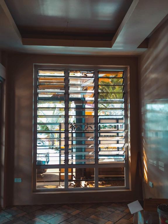 Jalousie Windows, Commercial & Industrial, Construction & Building