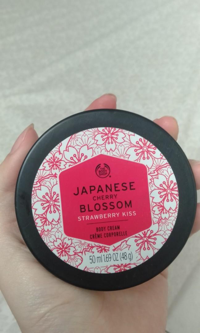 Japanese cherry blossom strawberry kiss, Kesehatan & Kecantikan, Kulit