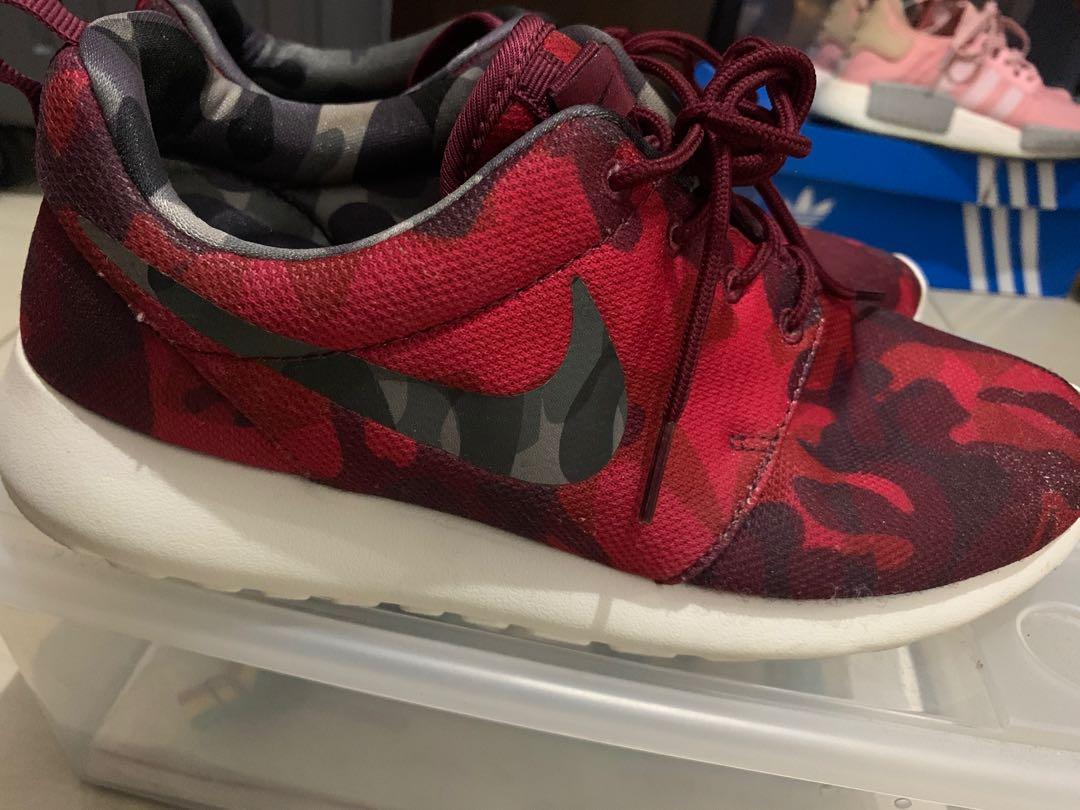 nike roshe run red