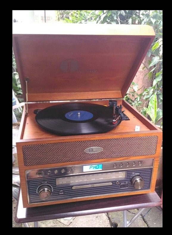 Nostalgic Retro Vintage Wooden Turntable Cassette CD