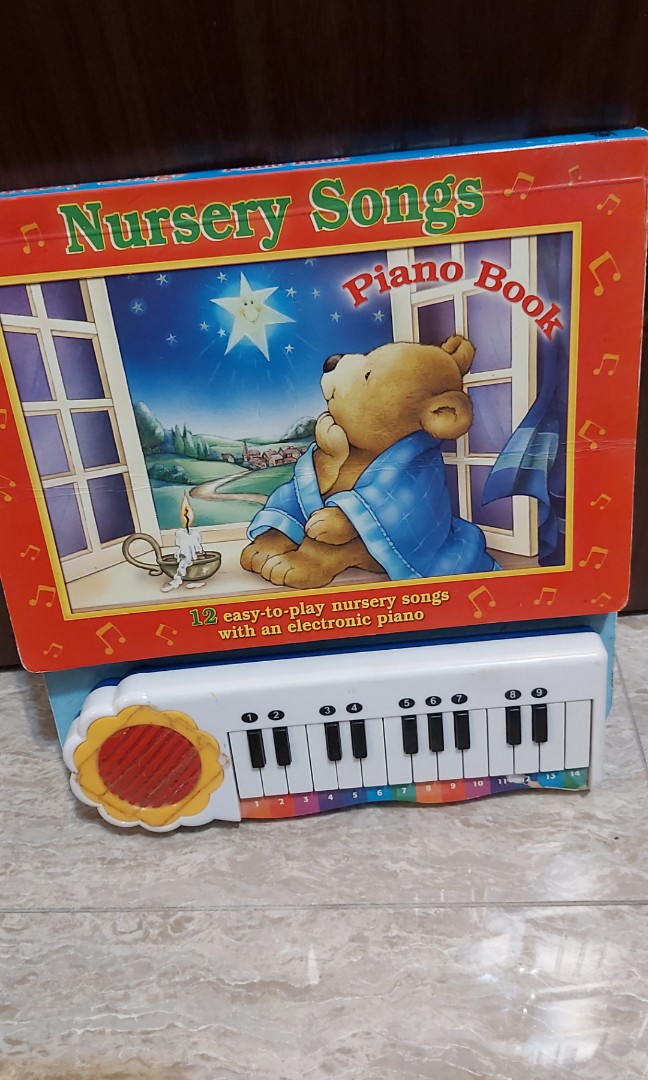 Nursery songs piano book 簡易英文兒歌 琴譜, 興趣及遊戲, 書本 & 文具, 小說 & 故事書 Carousell