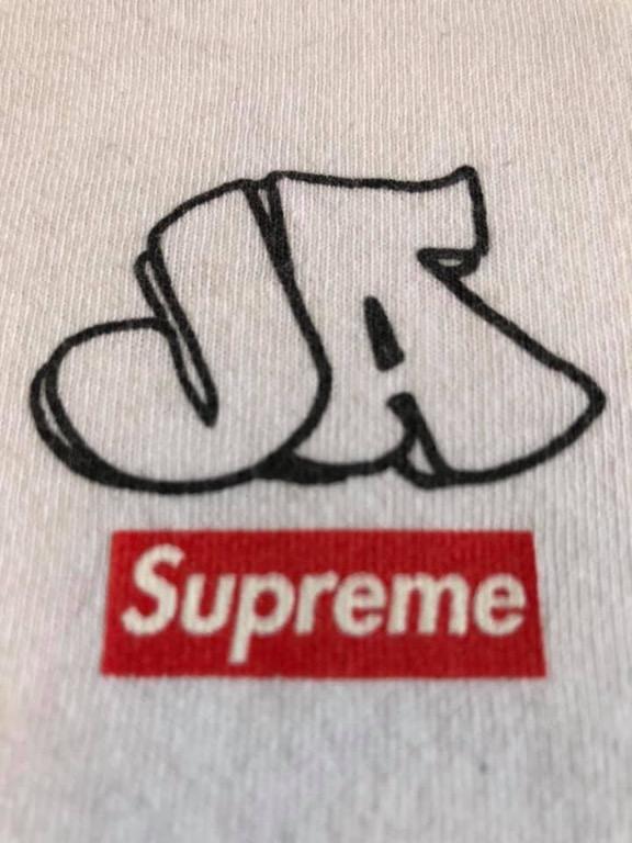 Supreme shop ja tee