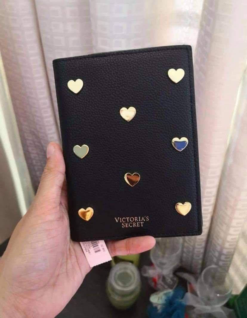 VS Passport holder LAST LASTPRICE (Category: Luxury Bags & Wallets) located in Cebu City. Submitted by faerietouch (Listing ID 275601199, Image 1). Description: Bnew from US.