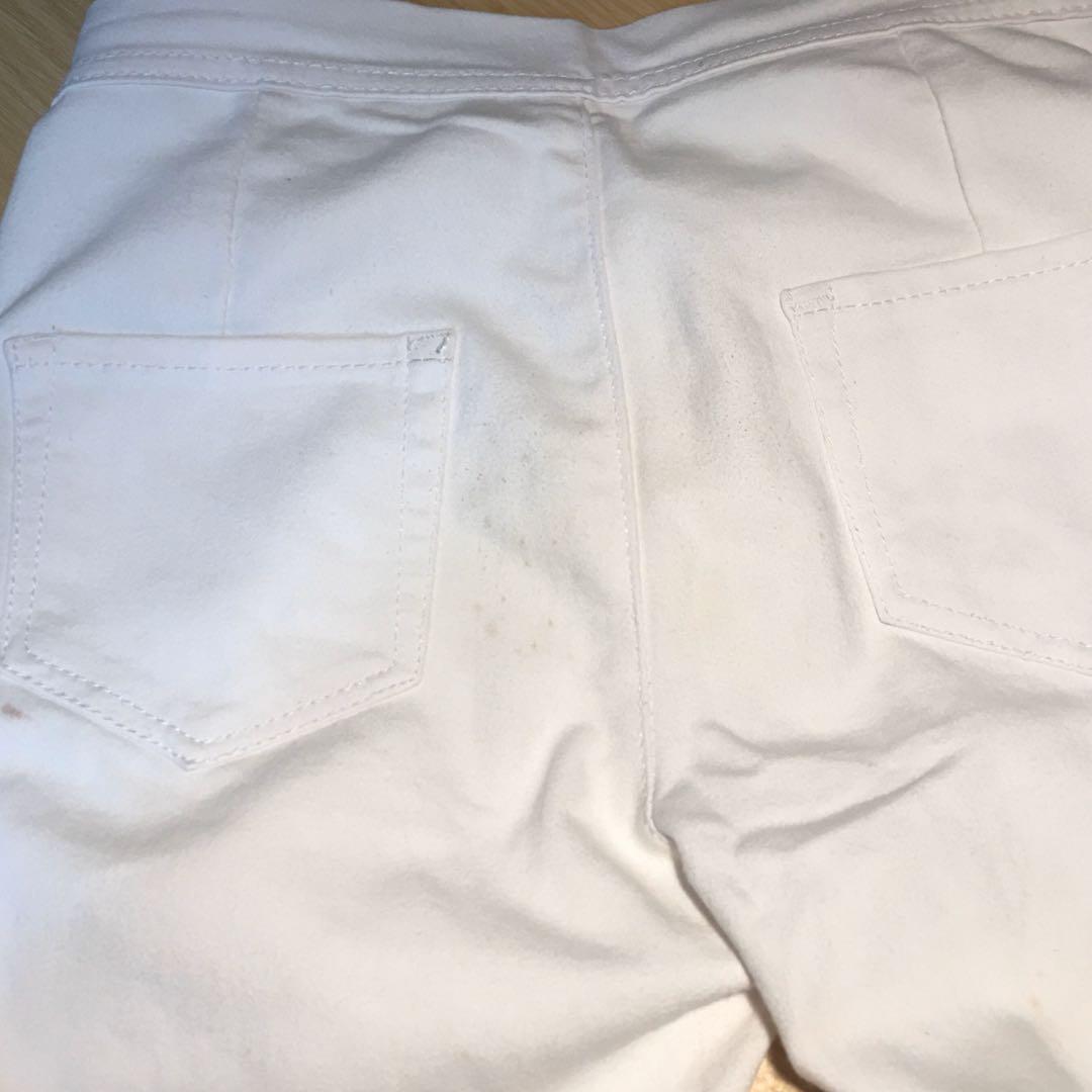 White Highwaist Pants (Category: Other Bottoms) located in San Juan City. Submitted by m_unique (Listing ID 275475594, Image 3). Description: Used twice Fits 25-26.