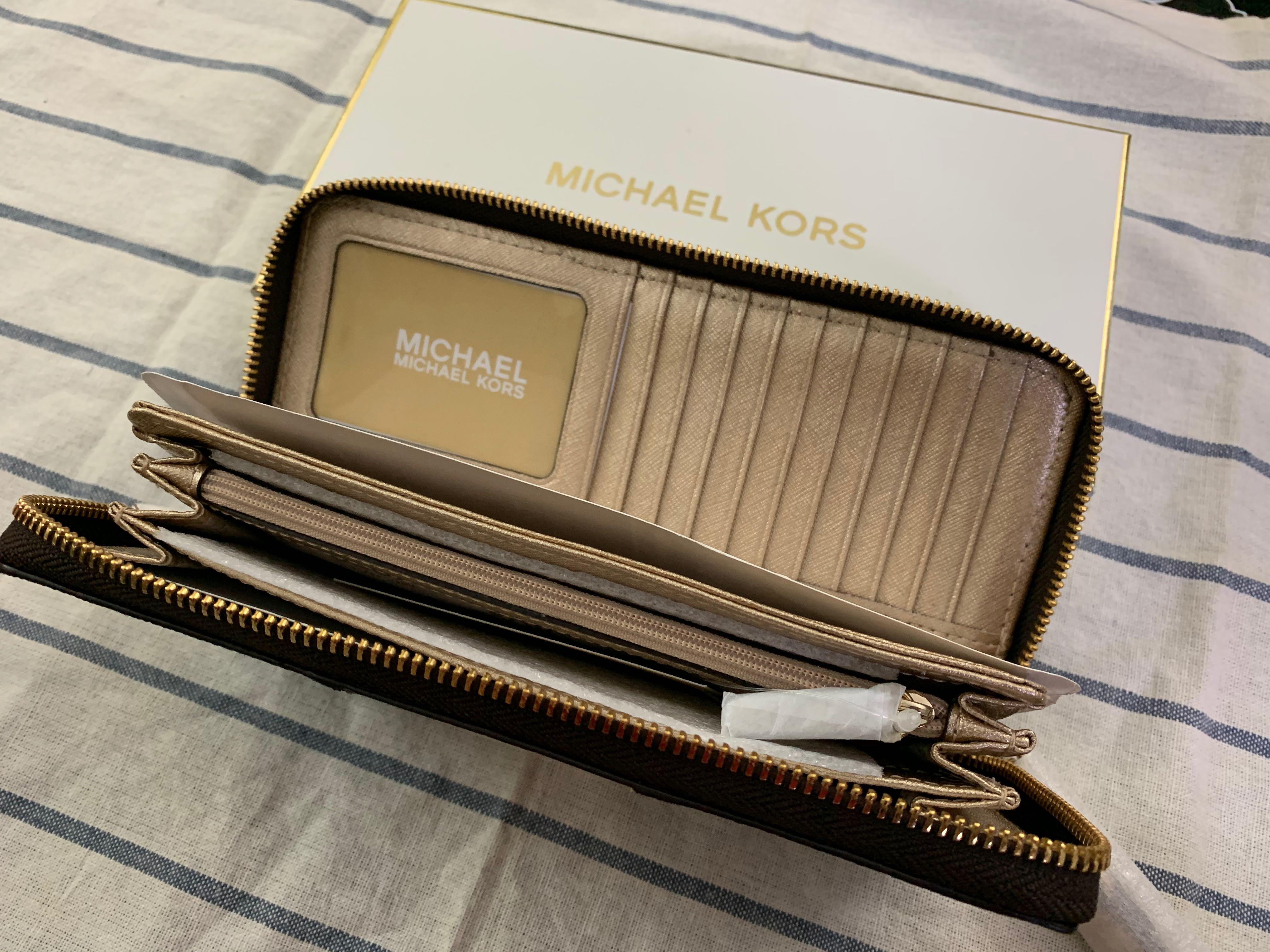 Authentic Brand New Michael Kors Wallet Met Center Stripe Travel  Continental, Luxury, Bags & Wallets on Carousell