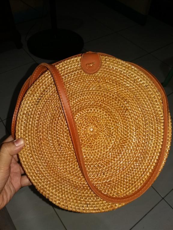 Bali Rattan Bag (Category: Cross-body Bags) located in Manila. Submitted by yeahyeahss (Listing ID 275641450, Image 2). Description: Rattan Bag (Bali) Approximate measurements in inches Diameter – 9 Thickness – 2.5 Payment Method - BPI, Union bank Shipping - Abest (additional 70-80 pesos but still depending on overall weight and buyer's location), Meetups possible around Malabon or Ayala LKG Tower.