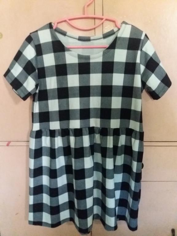 Black & White Checkered Oversized Dress (Category: Dresses) located in Manila. Submitted by yeahyeahss (Listing ID 275639457, Image 1). Description: Black & White Checkered Oversi Brand: n/a Color: Black /White Item Condition: Excellent Size – Free size Approximate measurements in inches Shoulder to shoulder – 16 Sleeve Length – 7 Armpit to armpit – 19 Length – 31 Might be best fit for medium-large frames Payment Method - BPI, Union bank Shipping