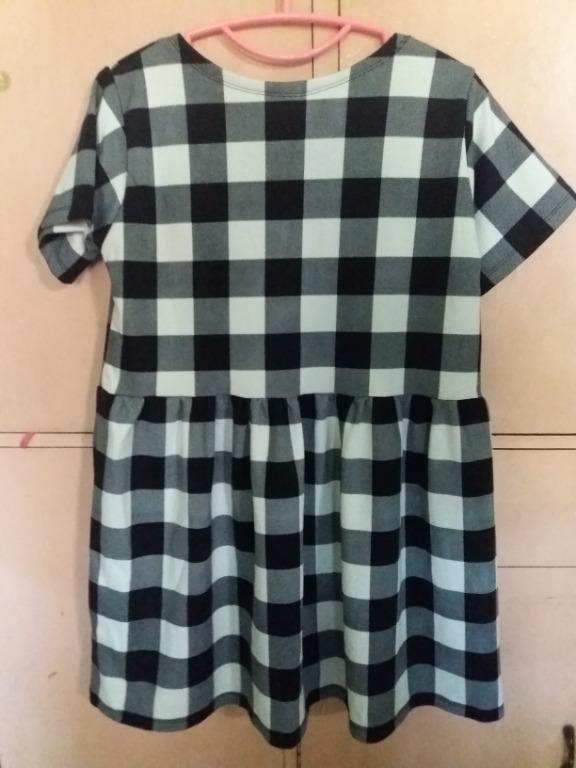 Black & White Checkered Oversized Dress (Category: Dresses) located in Manila. Submitted by yeahyeahss (Listing ID 275639457, Image 2). Description: Black & White Checkered Oversi Brand: n/a Color: Black /White Item Condition: Excellent Size – Free size Approximate measurements in inches Shoulder to shoulder – 16 Sleeve Length – 7 Armpit to armpit – 19 Length – 31 Might be best fit for medium-large frames Payment Method - BPI, Union bank Shipping