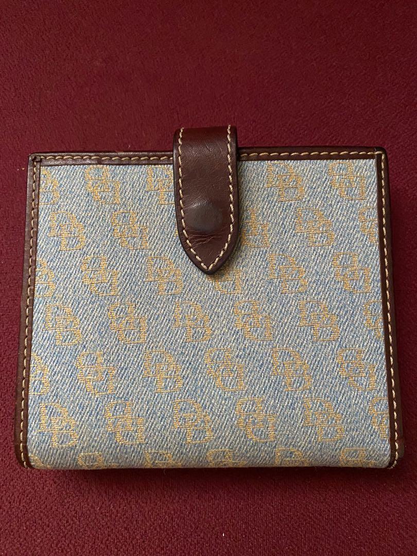 D&b wallet top