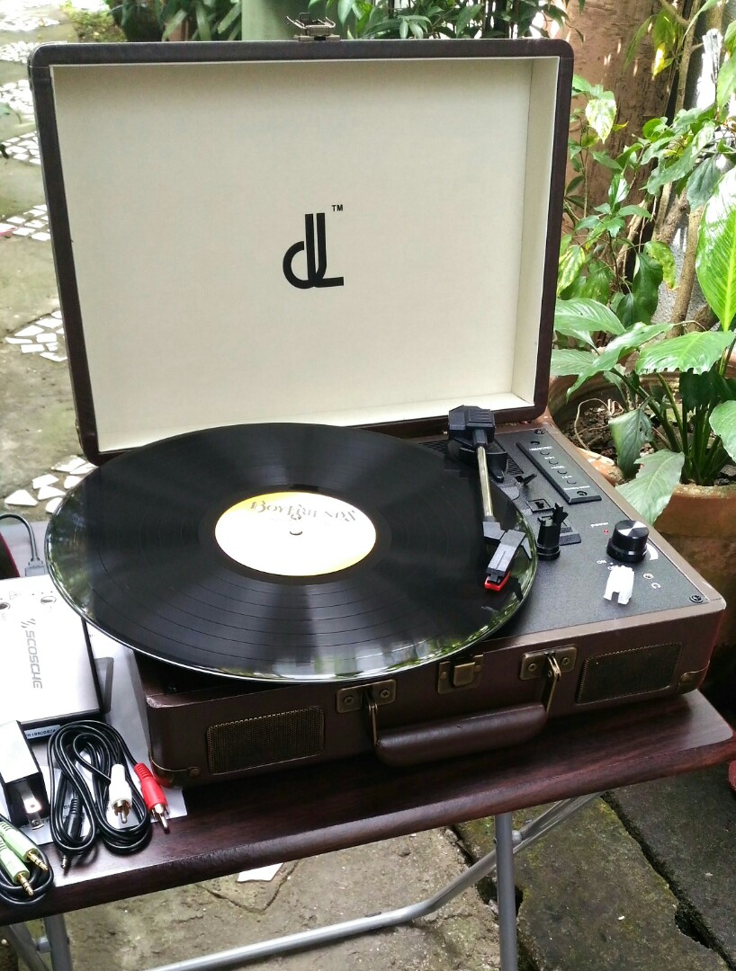Dl U S Brand Retro Vintage Briefcase Turntable Speakers With Bluetooth Usb Sd Card Encoding Recorder Vinyl Record Player Rca Out Audio Portable Music Players On Carousell