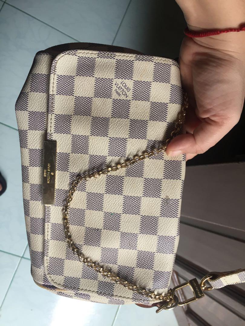 LV Ukay bag (Category: Tote Bags) located in Imus. Submitted by dingboding19 (Listing ID 275664325, Image 3). Description: LV ukay bag Need Cleaning With code Ung sling niya na palitan na po Selling it low naka tambak na lang po For more pic pls pm me po .