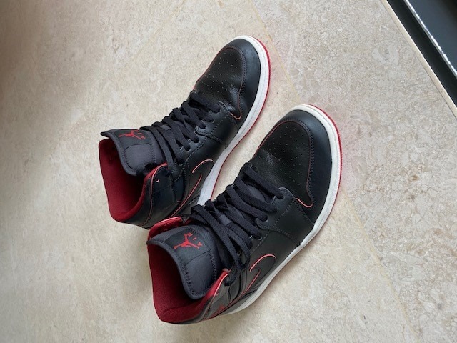 nike air jordan retro black and red