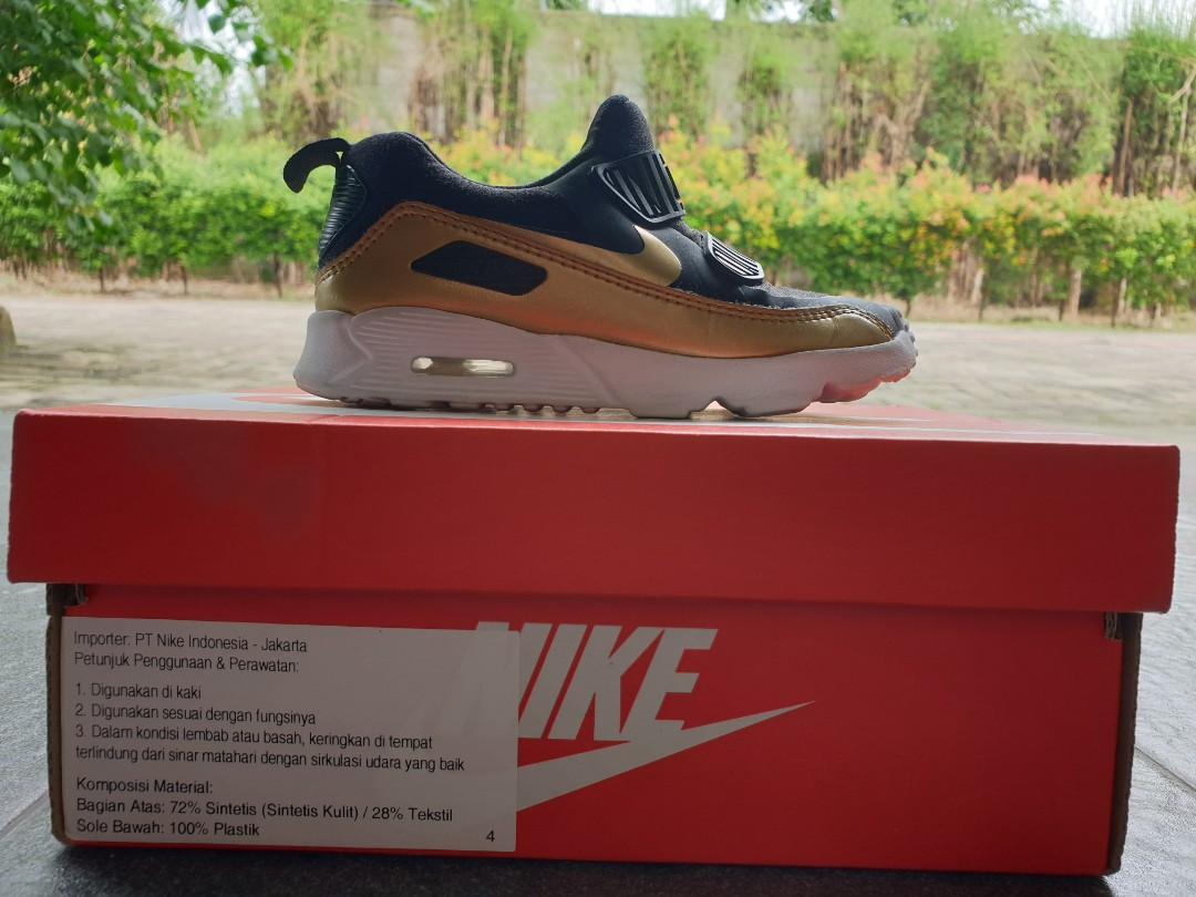 nike tiny 90