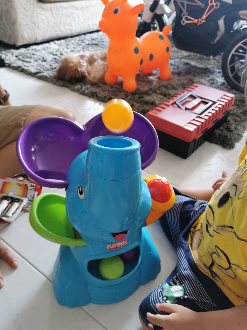 Elefun Busy Ball Popper (batteries included), Hobbies & Toys, Toys