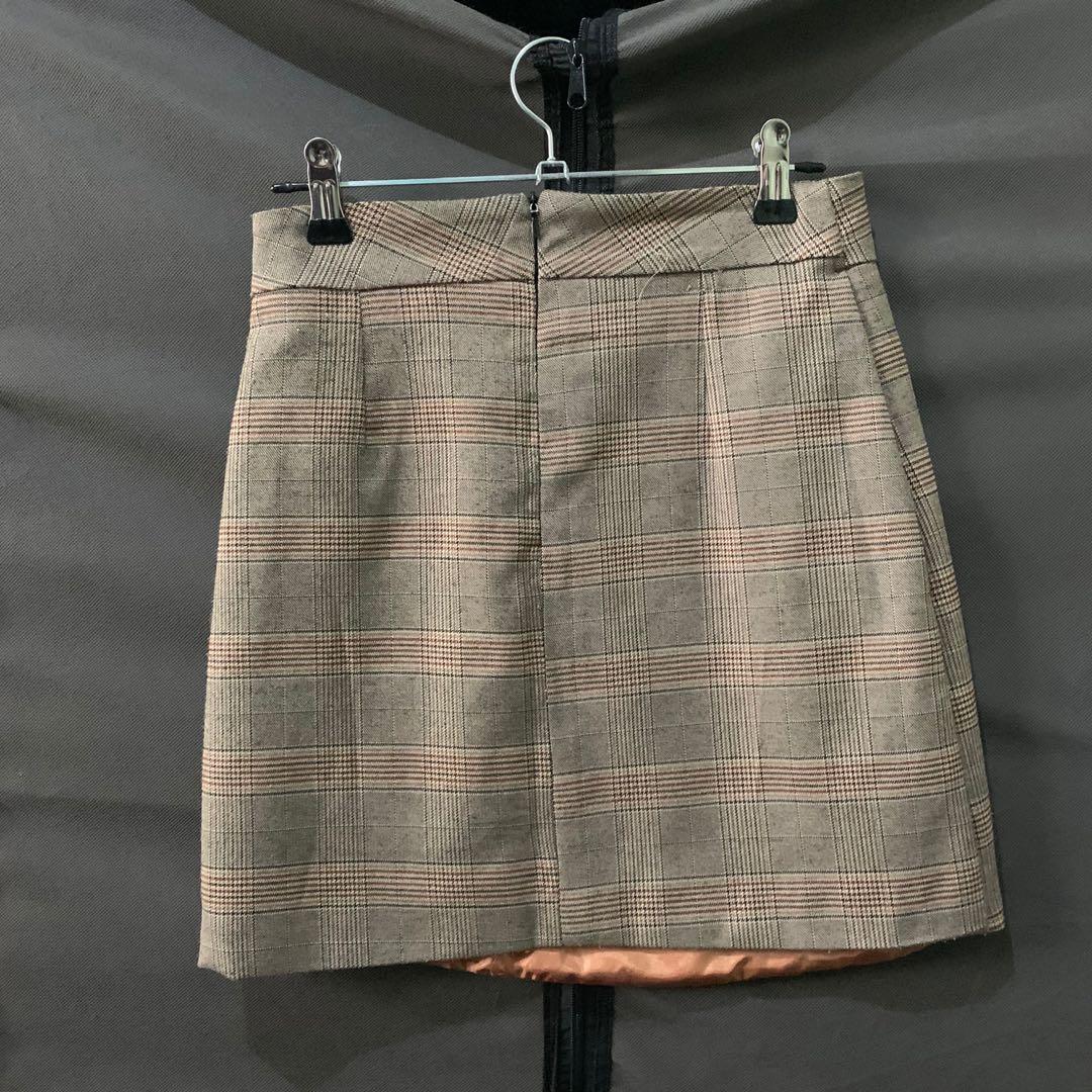 Printed Skirt (SALE) (Category: Skirts) located in Manila. Submitted by modernglamph (Listing ID 275708872, Image 2). Description: - Used once but still in perfect condition - Price is still negotiable - Delivery Fee will be shouldered by the buyer.