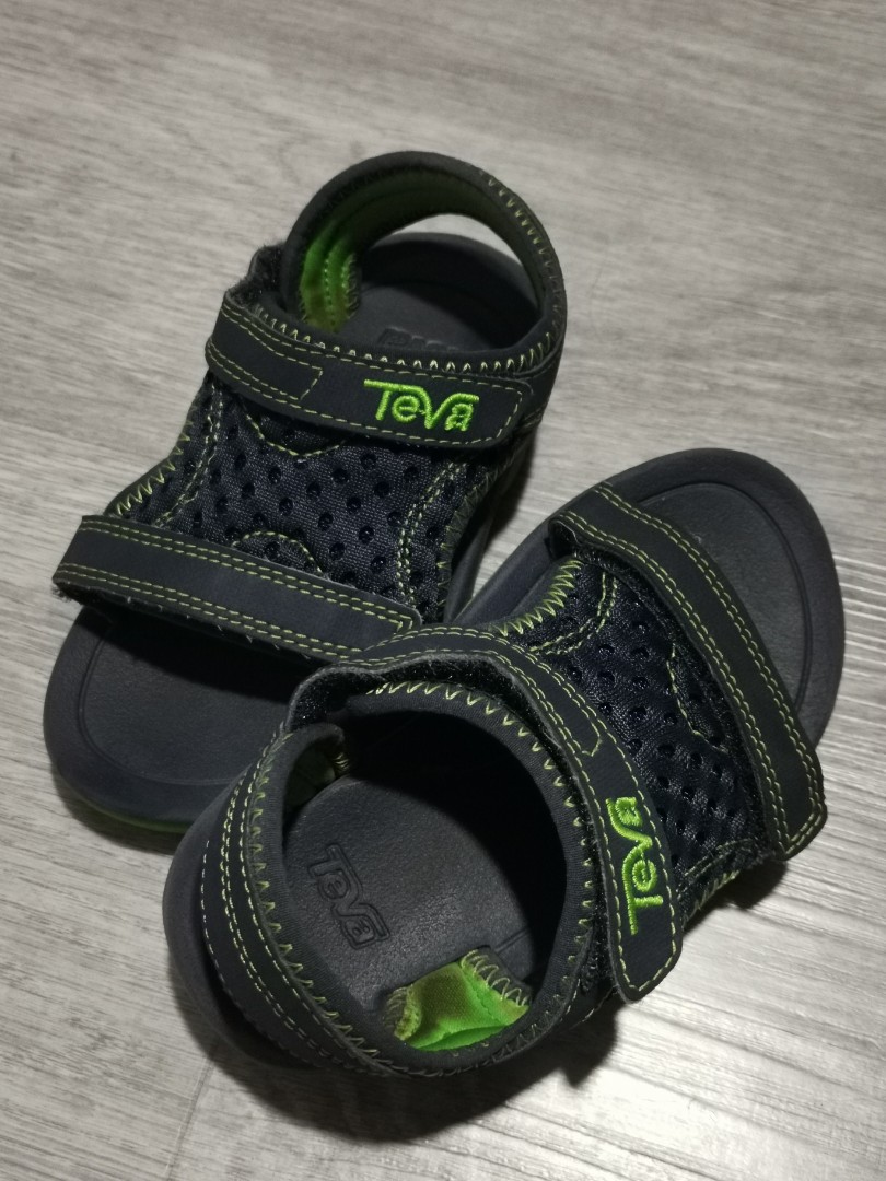 teva kids slippers