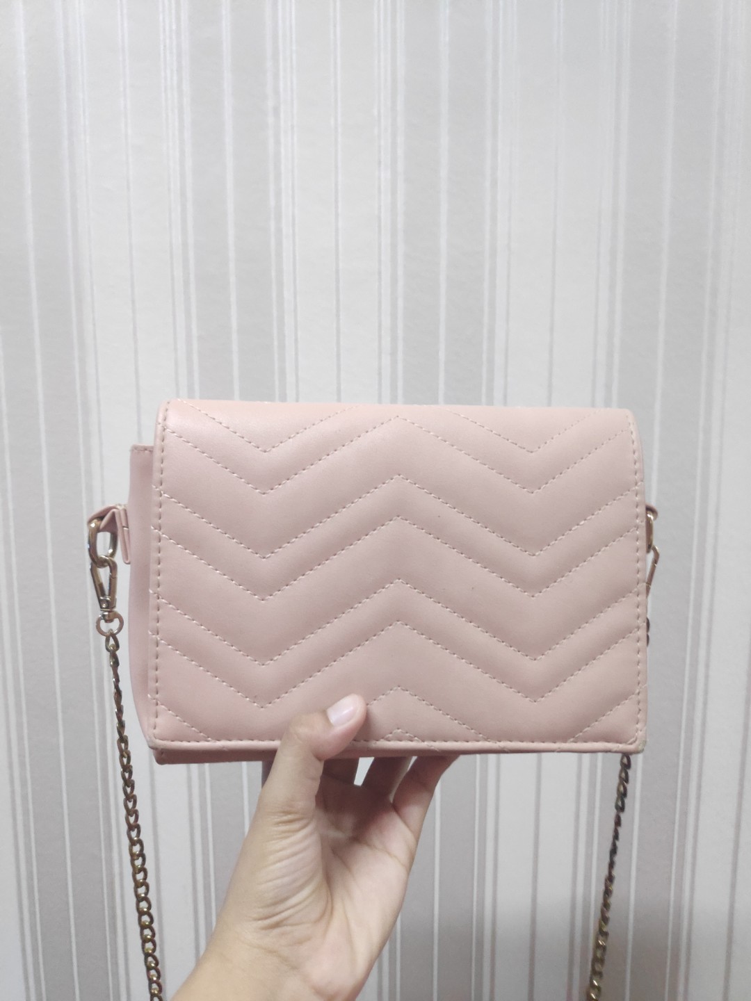 REDUCED Voir sling bag Women s Fashion Bags Wallets Shoulder
