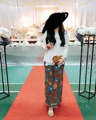 White lace top (Misslilyshop)