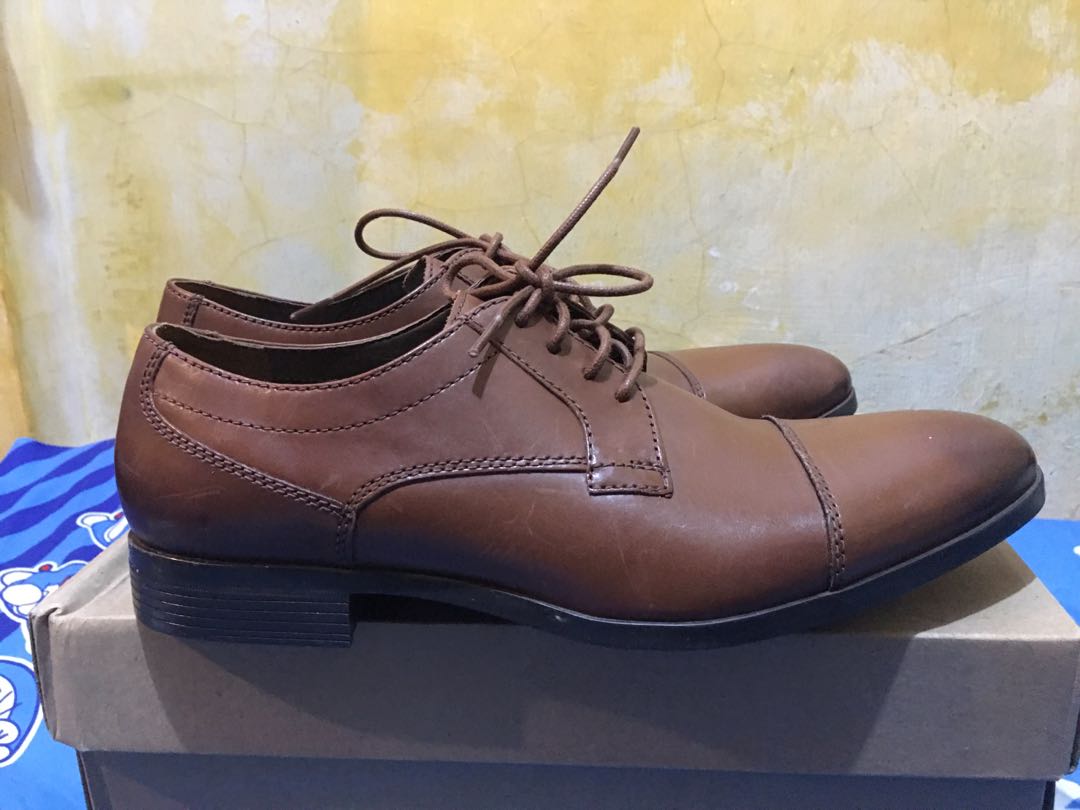 Clarks Conwell Cap Brown size 43 BNIB Fesyen Pria Sepatu