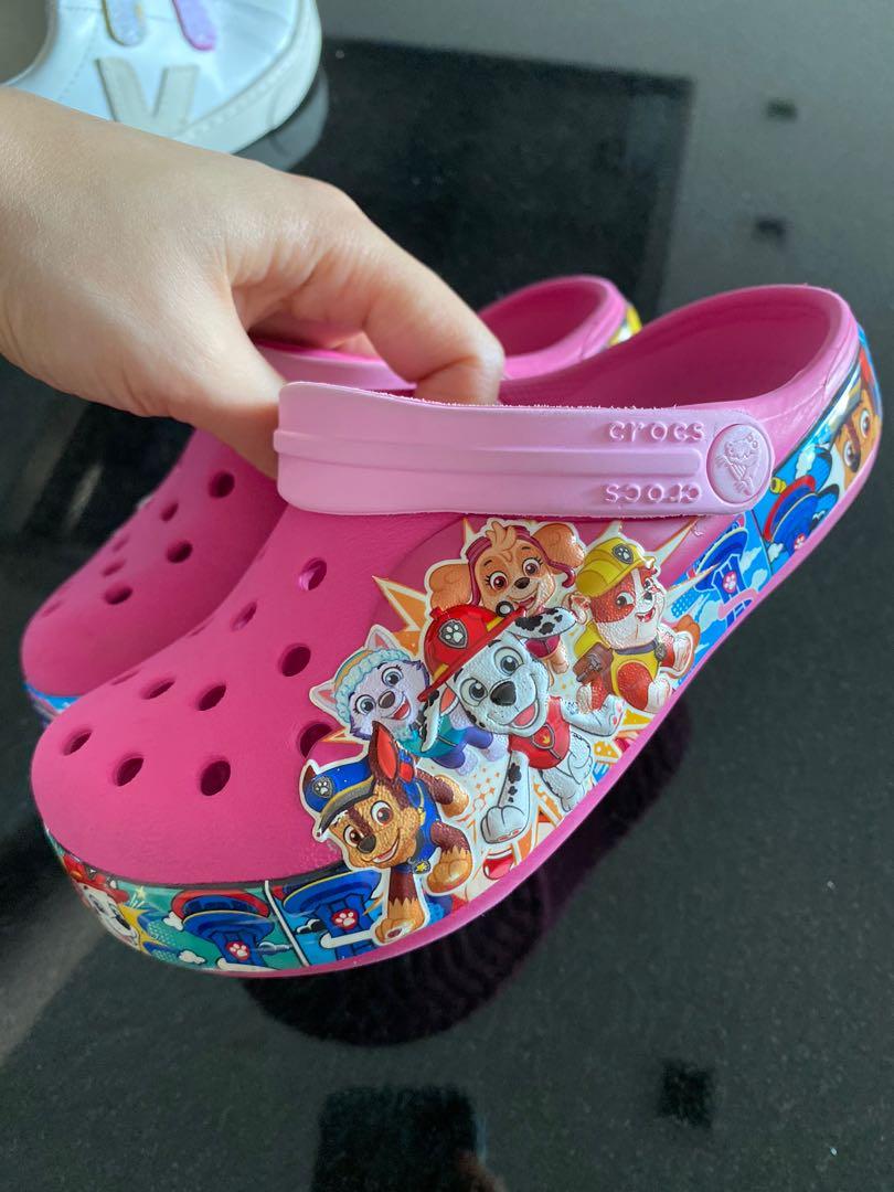 takashimaya crocs