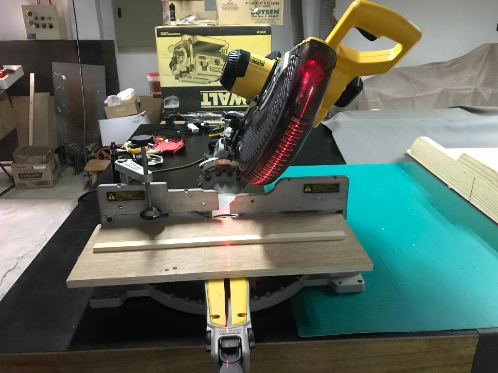 Dewalt miter hot sale saw laser system