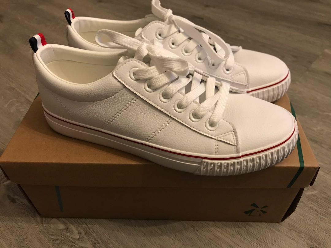 Hotwind white shoes Men s Fashion Footwear Dress Shoes on Carousell