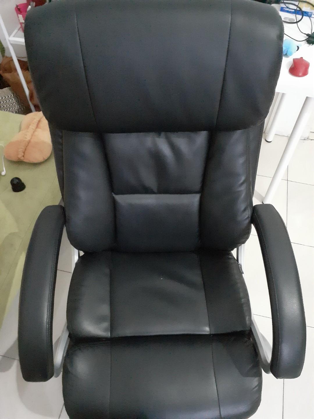 Kursi Kerja / kantor informa umura, Perabotan Rumah di Carousell