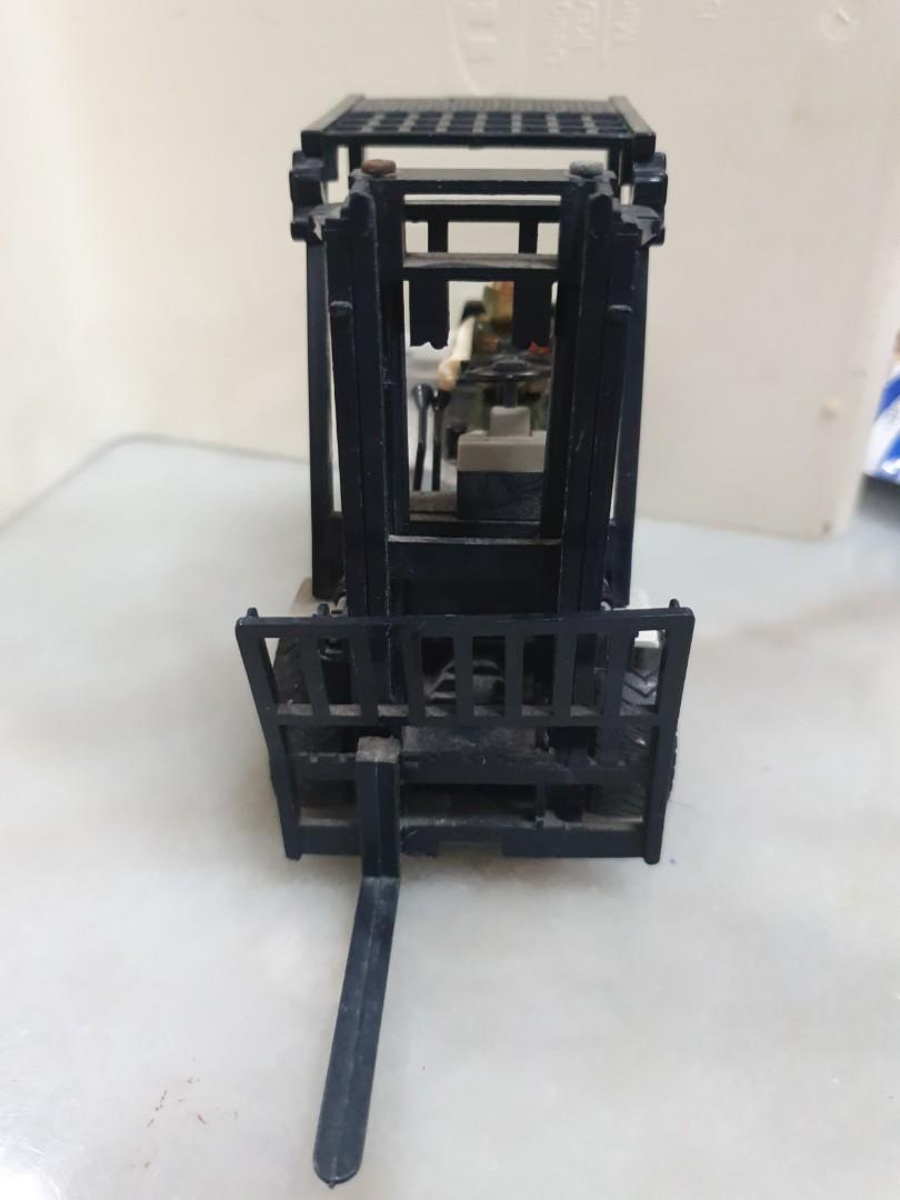 Replica Komatsu forklift for display (Category: Vehicle & Diecast Models) located in Singapore. Submitted by poke_to_edge (Listing ID 275921315, Image 3). Description: a model of komatsu forklift with heavy metal parts at the back portion. real extendable mast. missing a fork as shown, can be replaced if you know DIY. nice scale. driver is a starcom figure not included. this is hard to find. What you see is what you get. De-cluttering, fast deal 