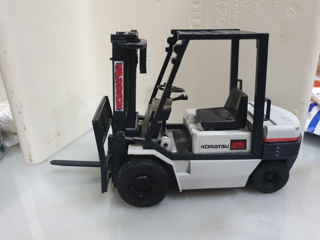 Replica Komatsu forklift for display (Category: Vehicle & Diecast Models) located in Singapore. Submitted by poke_to_edge (Listing ID 275921315, Image 1). Description: a model of komatsu forklift with heavy metal parts at the back portion. real extendable mast. missing a fork as shown, can be replaced if you know DIY. nice scale. driver is a starcom figure not included. this is hard to find. What you see is what you get. De-cluttering, fast deal 