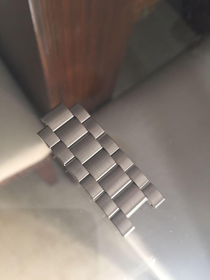Tag Heuer F1 links (Category: Men's Watches) located in Quezon City. Submitted by timberton (Listing ID 275865587, Image 1). Description: Selling my pre loved Tag Heuer Extra links Authentic Six pieces selling for 6,000 or 1000/pc For latest F1 models Negotiable 09777641493.