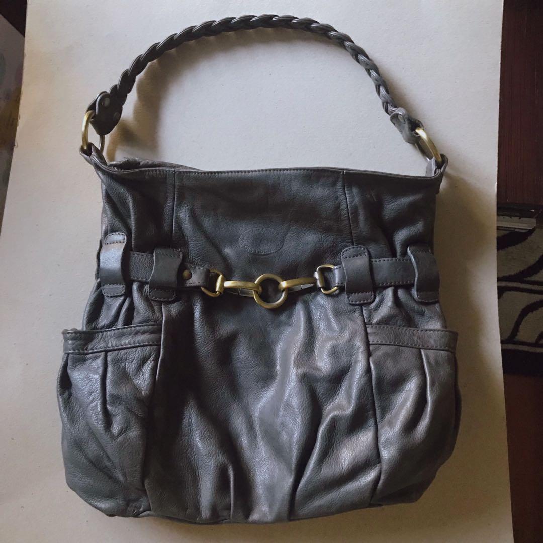 Vera Pelle Dark Blue Everyday Shoulder Bag Genuine Leather [Made in Italy],  Women's Fashion, Bags \u0026 Wallets, Shoulder Bags on Carousell