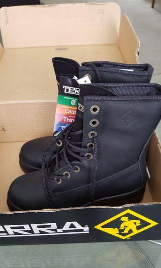 Steal toe boots