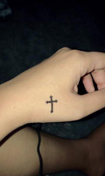 Gambar Tato Salib Di Pergelangan Tangan