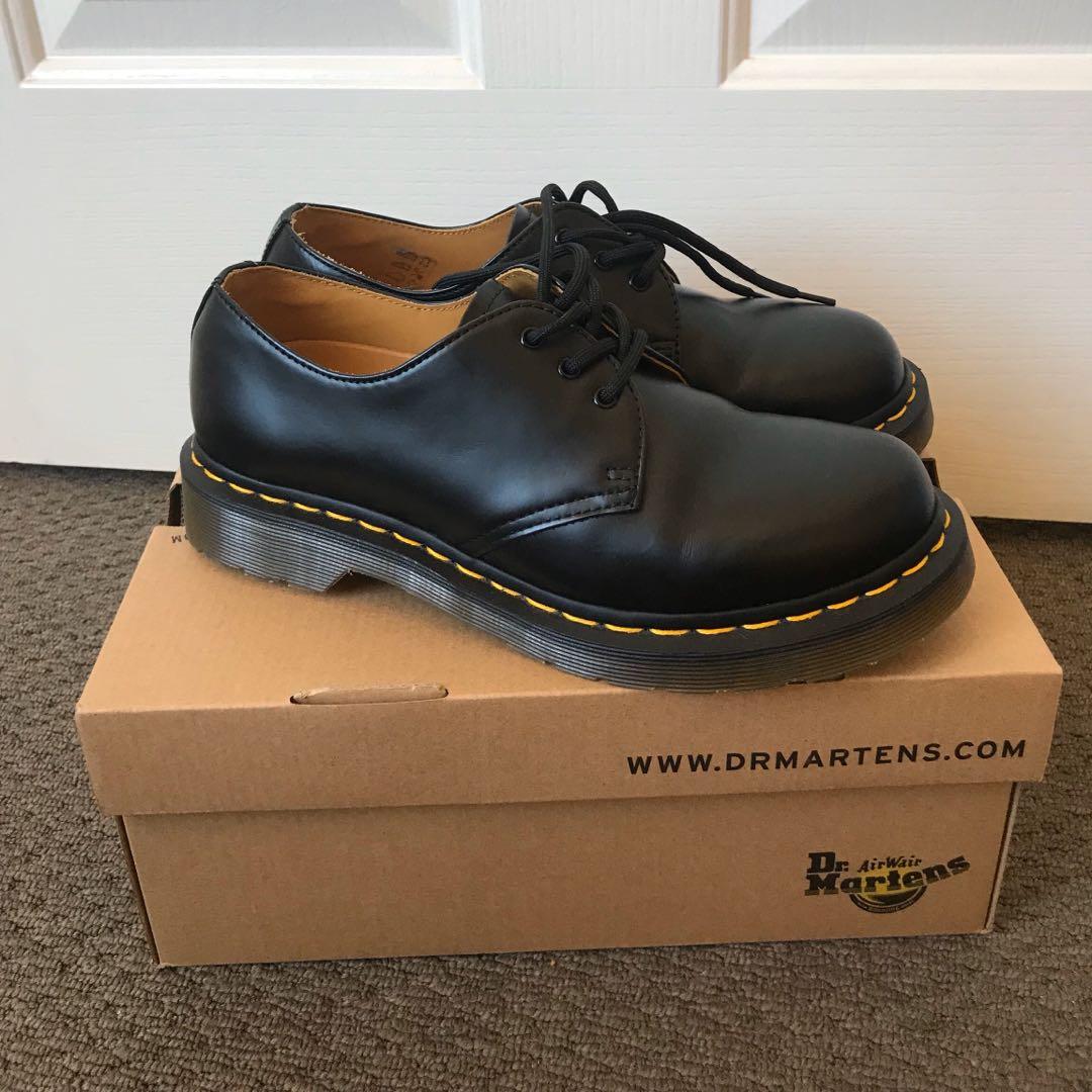 Dr martens Low cut, Men's Fashion 