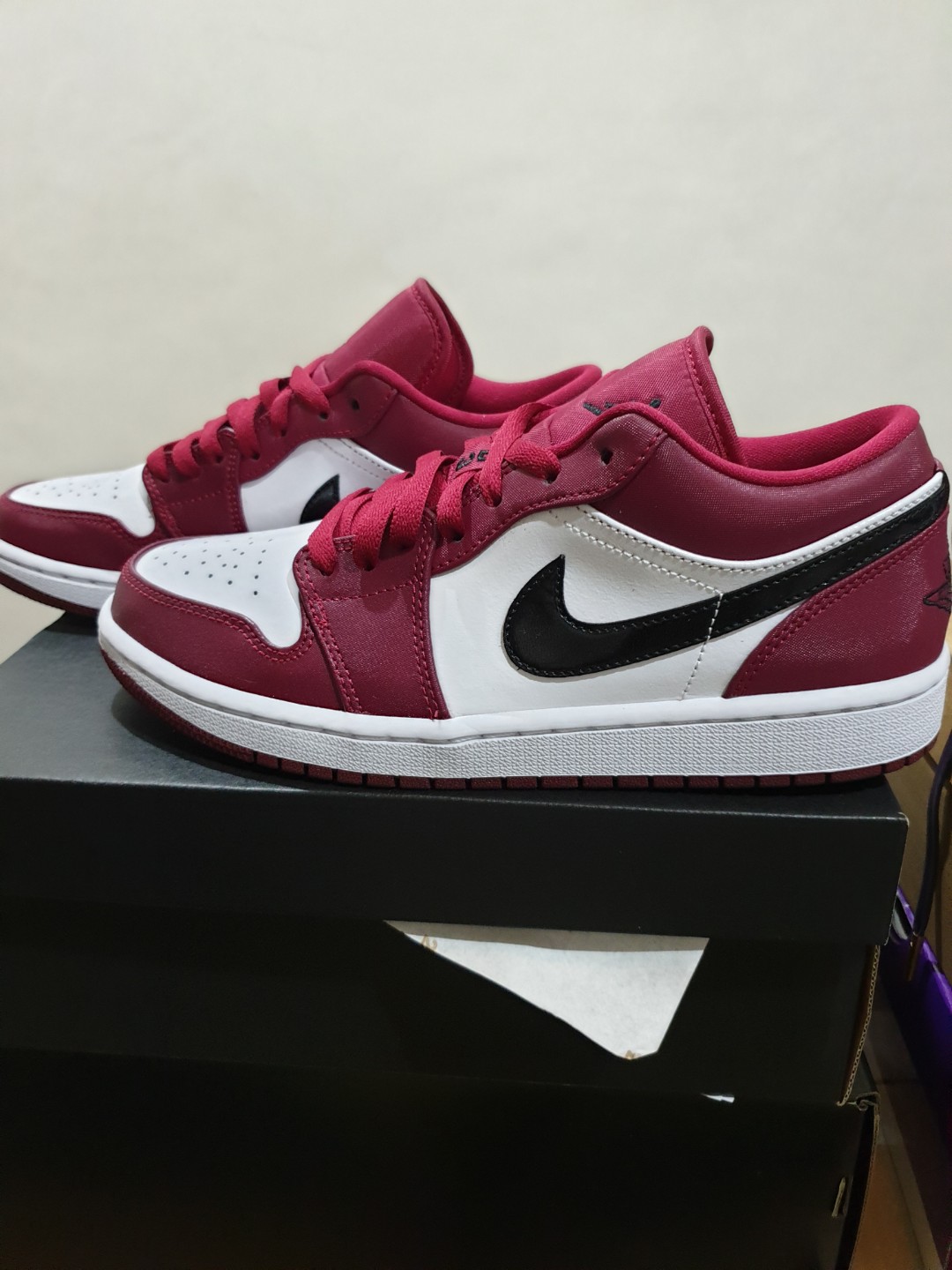 j1 noble red