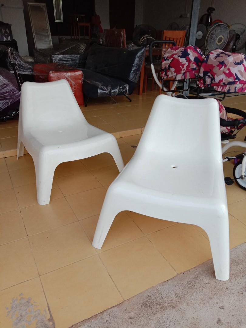 Kerusi Santai tepi kolam, Furniture & Home Living, Home Decor, Carpets