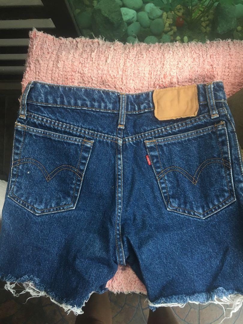 Levis Dark Denim Shorts Highwaist (Category: Jeans) located in Manila. Submitted by 001ecl (Listing ID 274782917, Image 3). Description: .