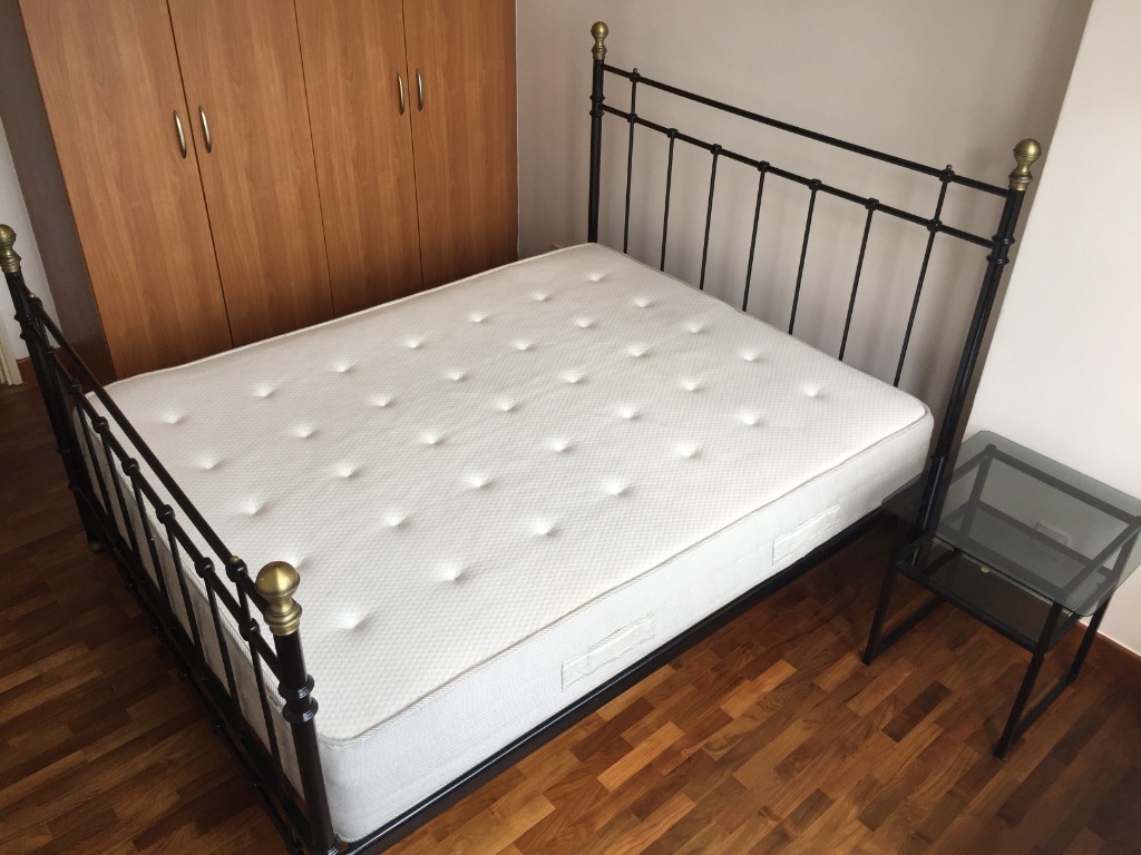 Must Clear Metal Queen Size Bed Frame Mattress Set Furniture Beds Mattresses On Carousell