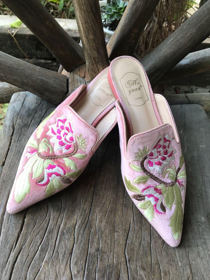 New Women’s Embroidered Flowers Pink Flat Shoes 7-10