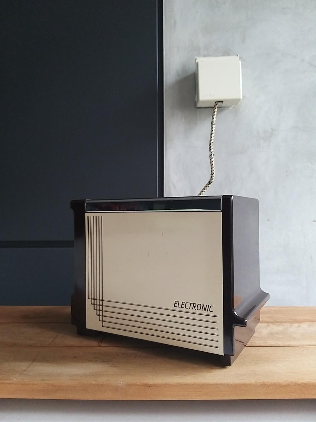 Tanita Retro Toaster (Japan), Furniture & Home Living, Kitchenware ...