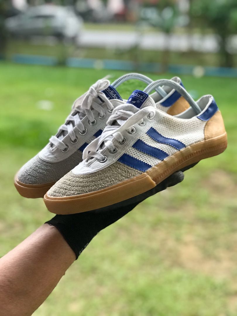Adidas gum sole shoes best sale for badminton