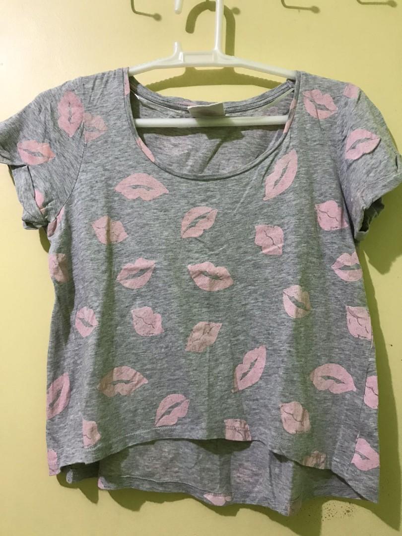 Cotton On Crop Top Shirt (Category: Shirts) located in Taguig. Submitted by msstrawberrain (Listing ID 276266594, Image 1). Description: Preloved Cotton On Used 3x only Light Gray XXS Very good condition.