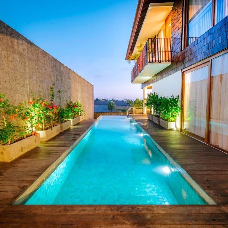  Jual  Villa mewah di Canggu Kuta  Utara  Badung ada pool 